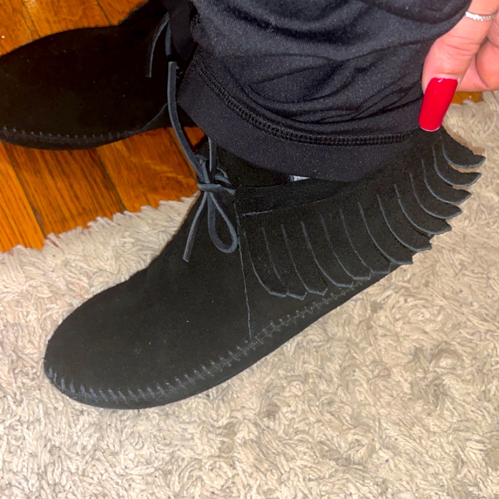 Women's Black Minnetonka Mocassin